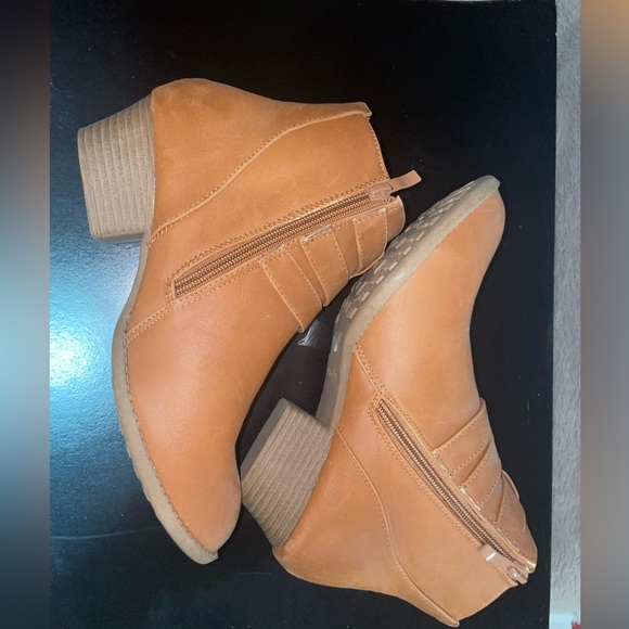 Brown chunky boots - Picture 2 of 2